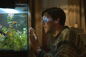 Im Kurzfilm "Blind" spielt die Beziehung des Protagonisten Ernst zu seinem Goldfisch eine wichtige Rolle. (Foto: Projektteam)