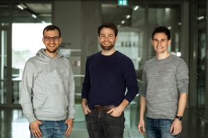 Gründer von VOTO: Simon Strobel (rechts), Julius Oblong (Mitte), Steffen Schuldis (links, Foto: Voto)
