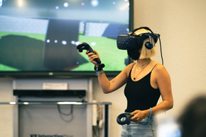 Bei "IGNY MAYSTRA" konnte man sich beim Spielen mit der VR-Brille ausprobieren, Fotos: Laura Poluschkin