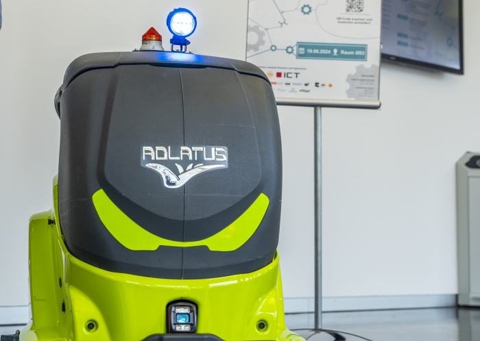 Der Reinigungsroboter Cordula Grün auf der IDEepolis 2024