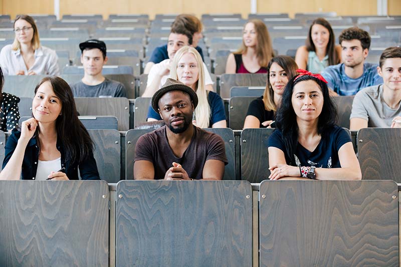 Studentin im Hörsaal