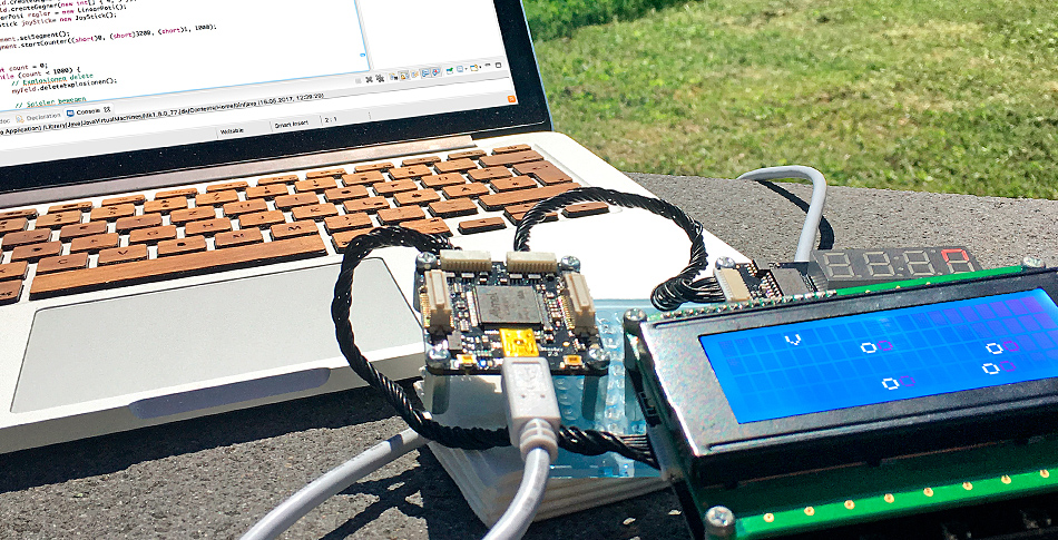 Foto mit Laptop und Tinkerforge-Set Foto mit Laptop und Tinkerforge-Set