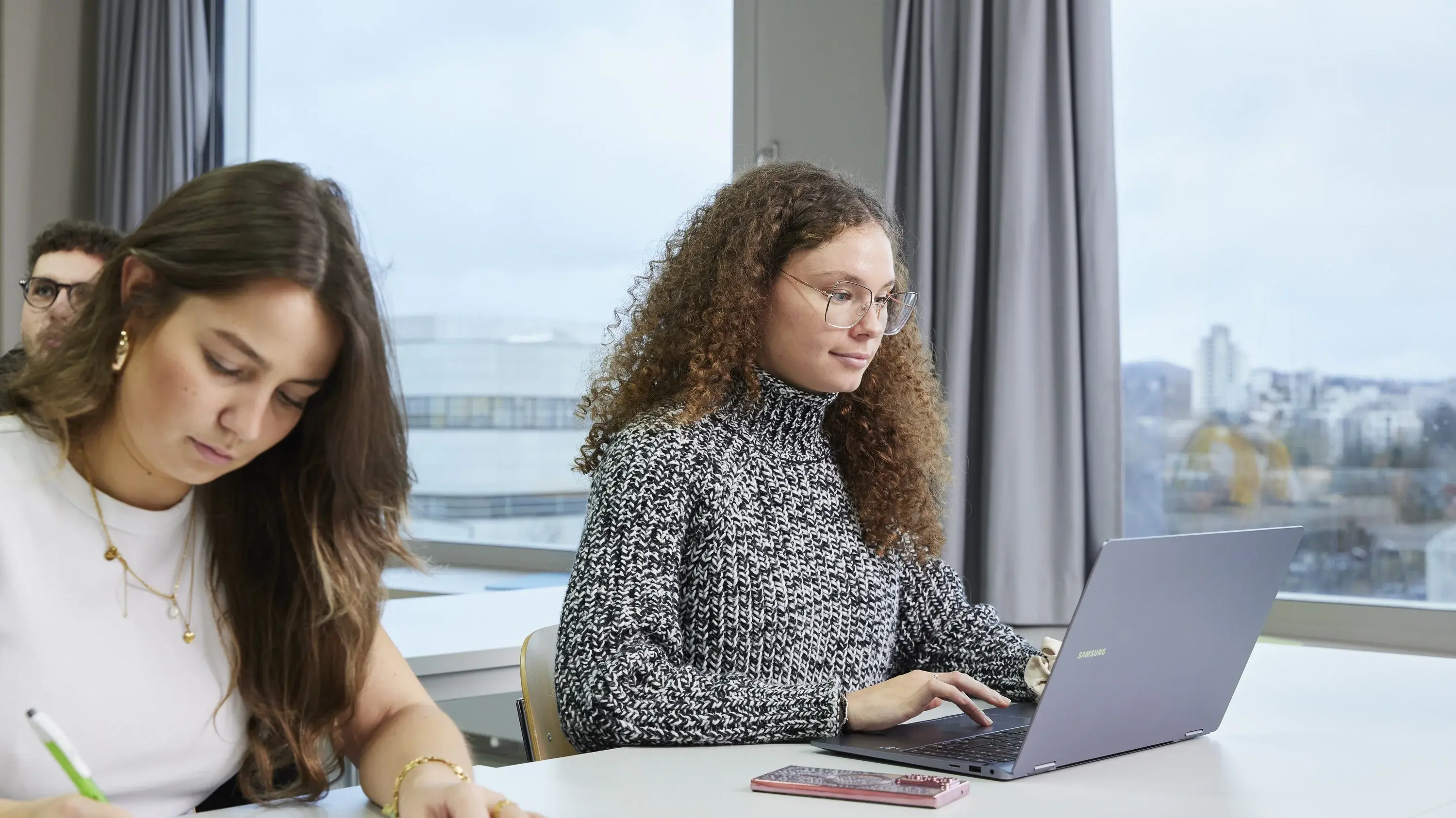 Students working intensively in the lecture.