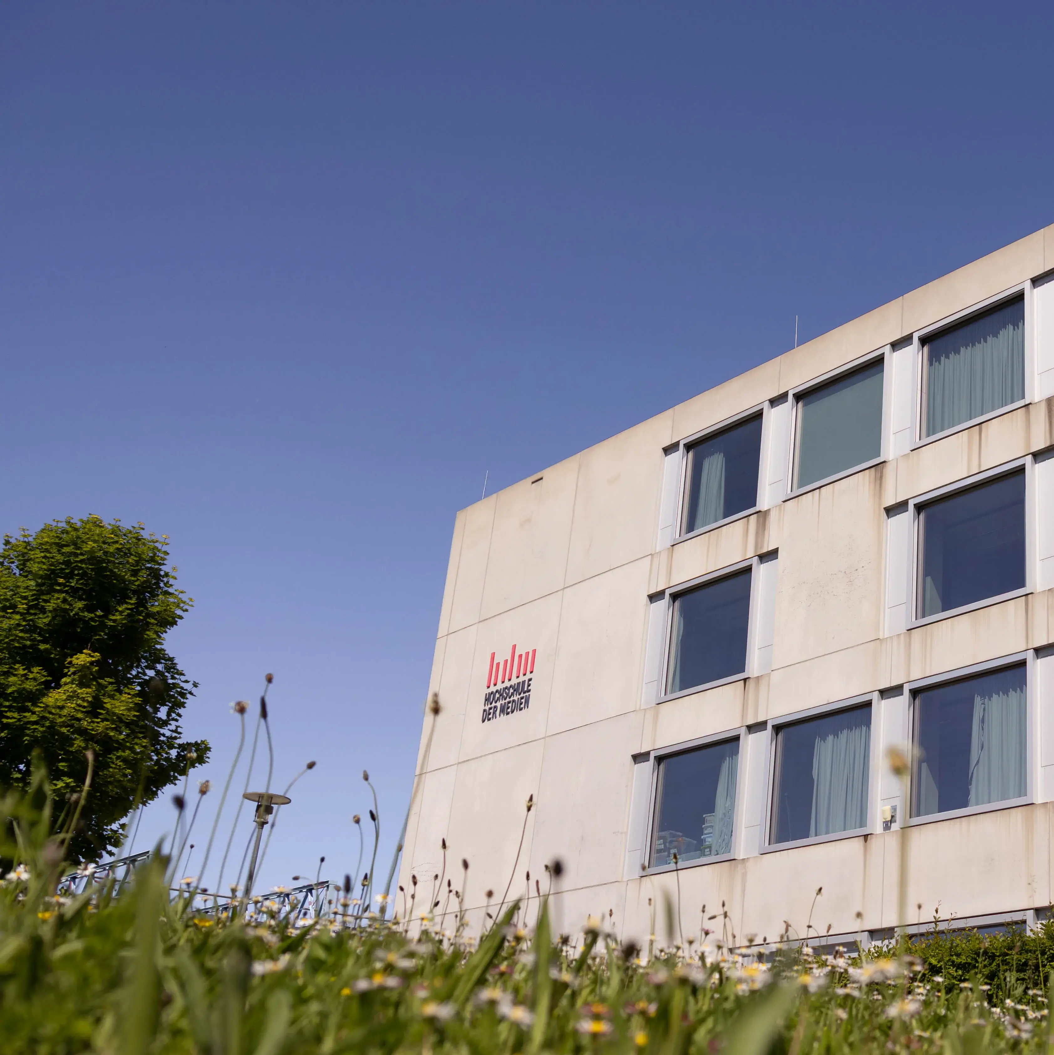 The so-called cube, an annex building of the University of Media.