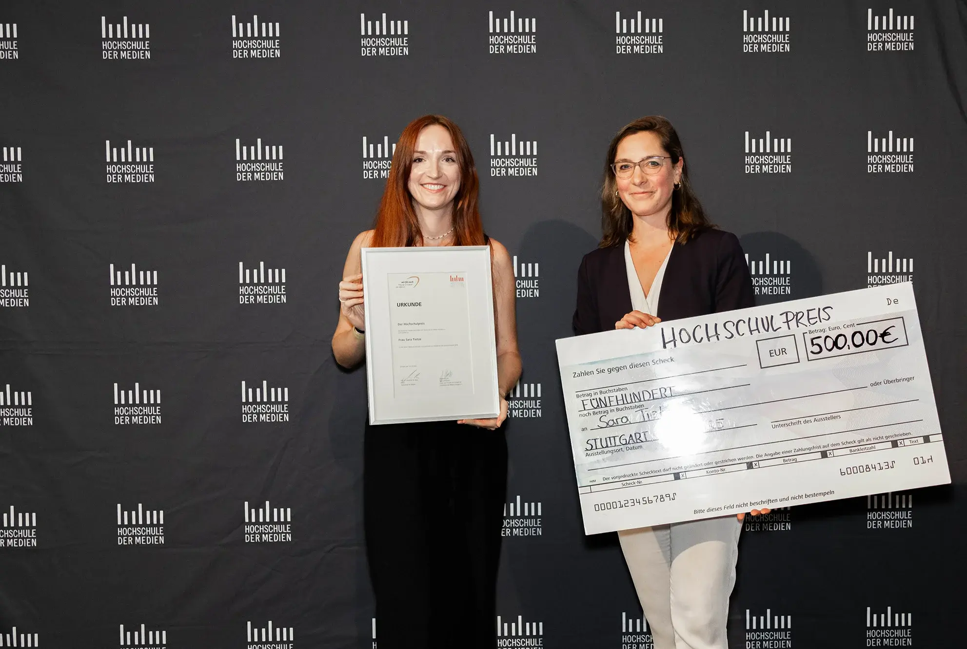 Award winner Sara Tietze (left) with laudator Johanna Kutterohanna Kutter