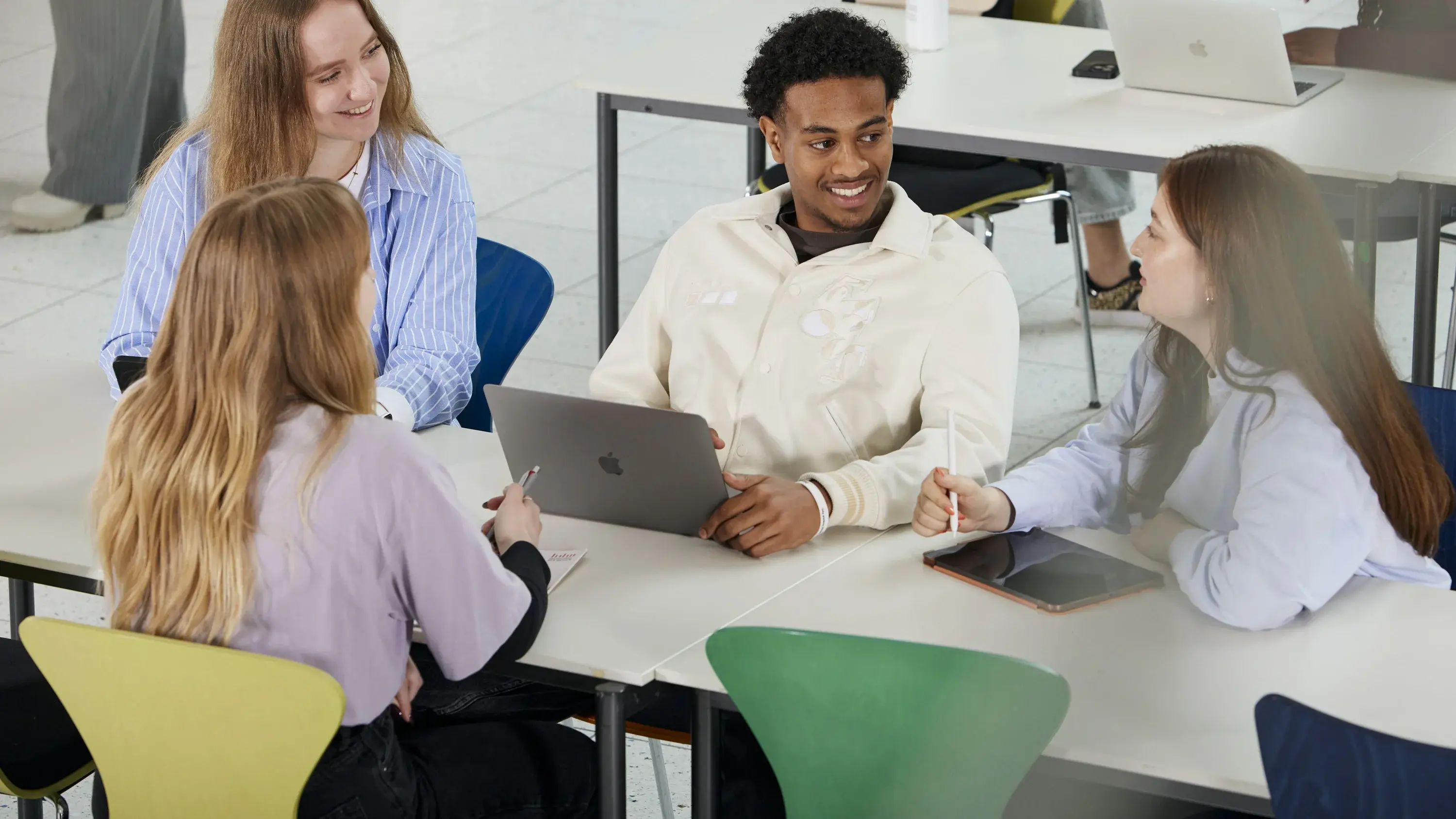 Students work together at the learning bar.