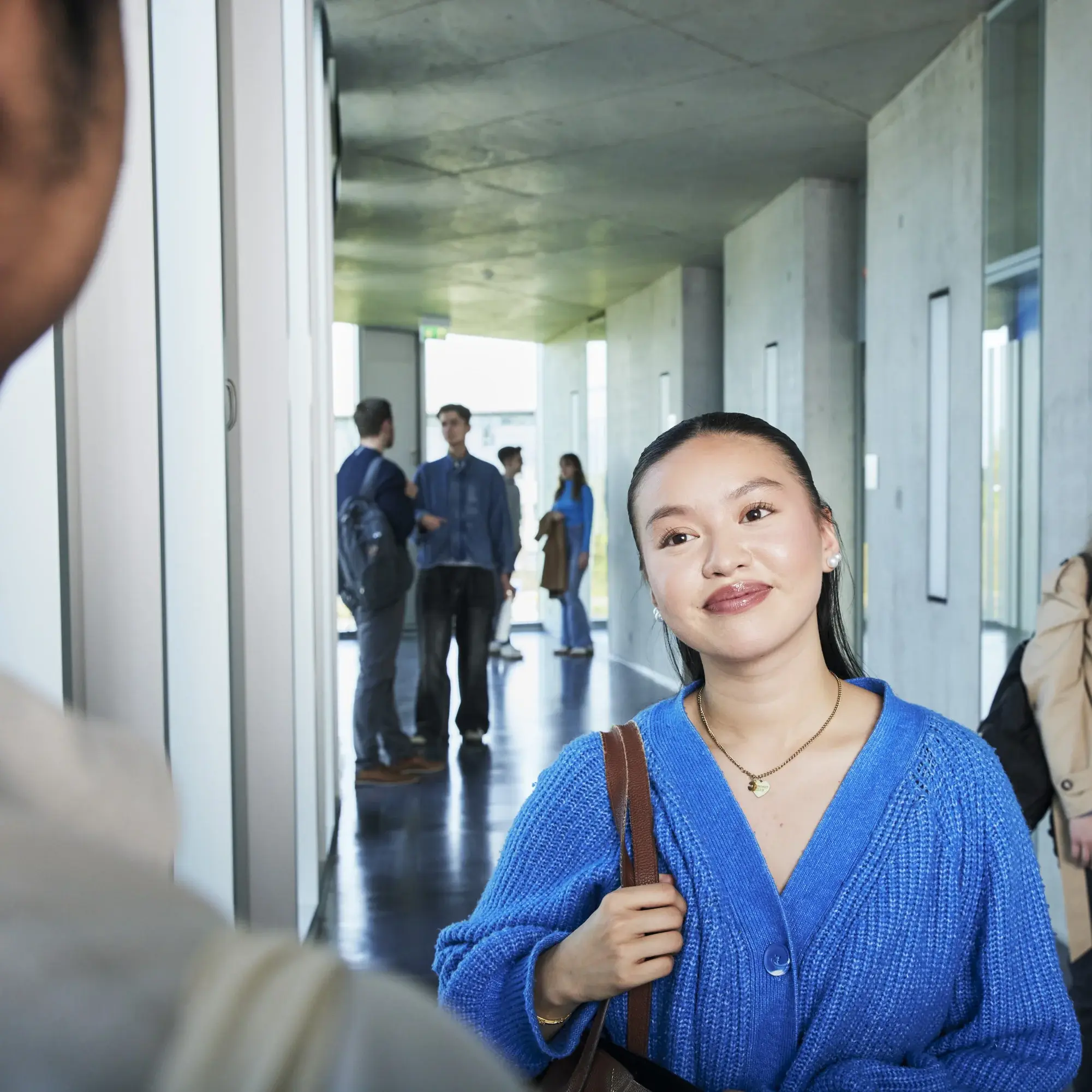 Students walking through the corridors of the Hochschule der Medien..