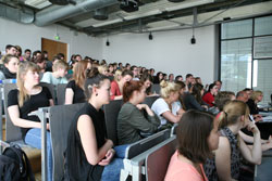 Die Bonnier-Verlagspräsentation stieß bei den Studierenden auf großes Interesse. (Fotos: mb218)