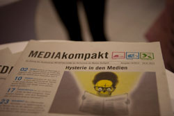 Die 14. Ausgabe der MEDIAkompakt (Foto: Sai Ting Wong) 