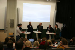 Fenja Löffler und Marcel Leichsenring moderierten das Verlagspodium (Foto: nisch)