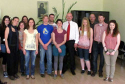 Die HdM-Studenten mit Konstantiv V. Antipov, Rektor der Moskauer Druckhochschule (5. v. li) und den Mediapublishing-Professoren Prof. Dr. Okke Schlüter (2. v. li.) und Prof. Hans-Heinrich Ruta (3. v. li.) (Foro: Mediapublishing)