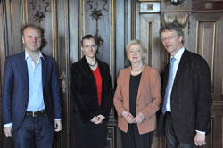 Die Amalthea-Verlagsleiterinnen Dr. Carmen Sippl und Dr. Brigitte Sinhuber-Harenberg mit den HdM-Professoren Stefan Schmid und Ulrich Huse