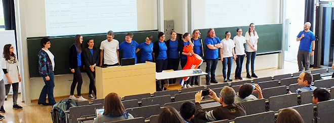 Zoom Bild öffnen Die Teilnehmer des BibCamps 2016 mit Professor Dr. Kai Eckert (rechts im Bild)