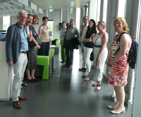 Zoom Bild öffnen Führung durch die Räumlichkeiten der Hochschule -  Herr Prof. Bernhard Hütter (links im Bild) und Gäste 