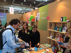 Mediapublisherinnen am Stand &#8250;Studium rund ums Buch&#8249;