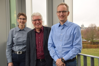 Zoom Bild öffnen Von links nach rechts: Prof. Heidrun Wiesenmüller, Prof. Bernhard Hütter und Prof. Magnus Pfeffer (Foto: Ulrich Wesser) 