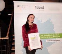 Saskia Kübler bekam das Deutschlandstipendium des DFTA Fördervereins (Foto: HdM) Saskia Kübler bekam das Deutschlandstipendium des DFTA Fördervereins (Foto: HdM)