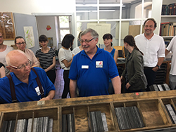 In der Museumsdruckerei konnten die Mediapublisher selbst wie Johannes Gutenberg drucken