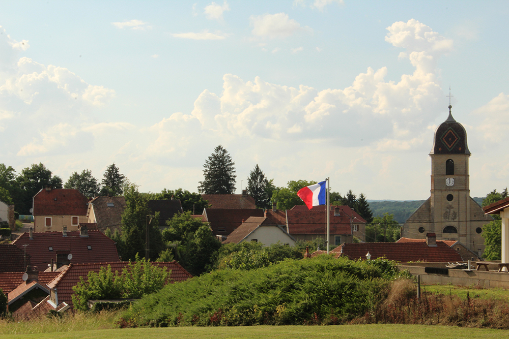 Vellexon-Queutrey-et-Vaudey liegt ca. 70 km östlich von Dijon