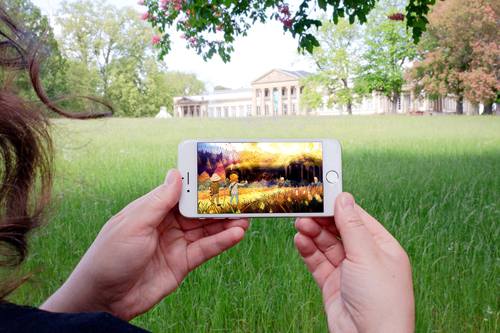 Mit dem Smartphone und der App "NatureWorld" geht es auf Entdeckungstour rund um das Schloss Rosenstein (Bilder: SMNS Michael Möller, Linda Pfister)