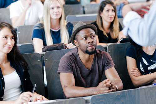 Noch bis zum 31. Juli 2021 können sich Studieninteressierte für Bachelorstudiengänge an der HdM bewerben