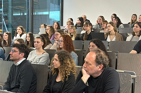Im Anschluss an den Vortrag konnte das Publikum noch einige Fragen stellen.