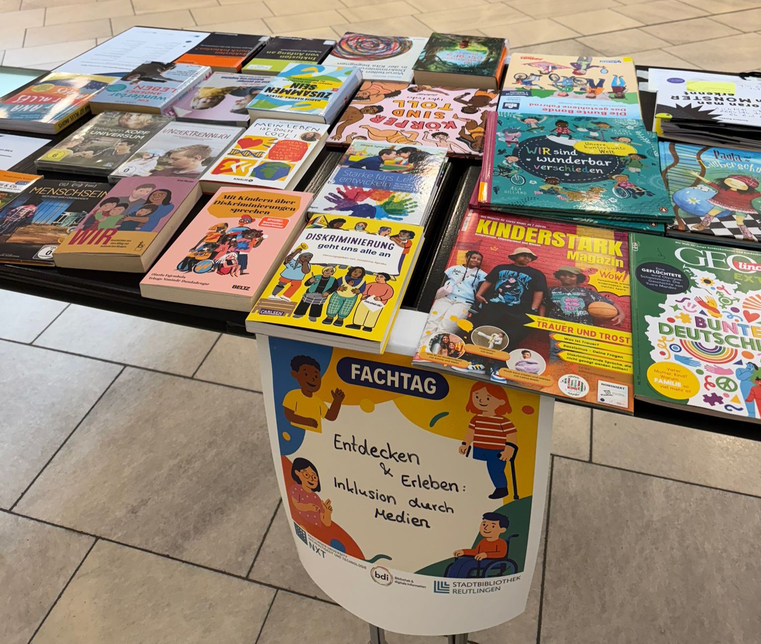 zur News Jenseits der Klischees: Erfolgreicher Fachtag zu Behinderungsbildern in Kindermedien unter Beteiligung von Studierenden des Studiengangs Bibliothek und digitale Information