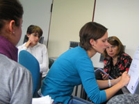 Zoom Bild öffnen Teilnehmerinnen der BI-Akademie bei der Gruppenarbeit