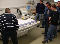 Studierende arbeiten bereits mit dem neuen Plotter.