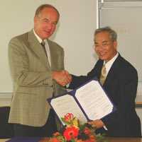 Rektor Schlegel mit Präsident Yoshida (vl)