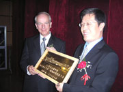 Professor Dr. Uwe Schlegel (Rektor HdM) und Zhou Xiaode (Stellvertretender Rektor TU Xi'an)