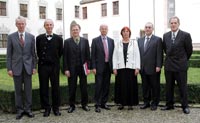 Prof. Dr. Thomas Hoffmann-Walbeck  mit Minister Prof. Dr. Peter Frankenberg und den anderen Preisträgern (Foto: Hochschule Offenburg)