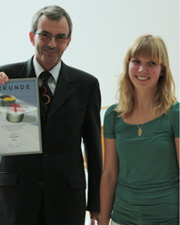 Laudator Dr. Erich Frank mit Preisträgerin Stefanie Meier