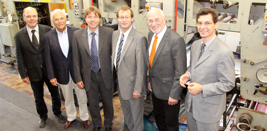 Gerold Müller, Verwaltungsdirektor der HdM, Hartmut Roessler, Vice President Fischer und Krecke, Thomas Reckert, Area Sales Manager Rotomec, Prof. Dr. Alexander W. Roos, HdM-Rektor, Prof. Ulrich Reiser und Prof. Armin Weichmann (von links, Foto: Matthias Galus)