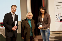 Laudator Sauer, Ministerin Bauer und Preisträgerin Gita Datta (von links)