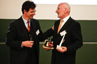 Prof. Armin Weichmann mit Prof. Urlich Reiser (links)