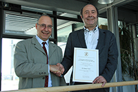 Prof. Dr. Anastasios Politis mit Prof. Dr. Wolfgang Faigle (rechts)