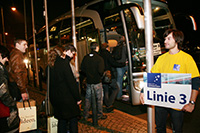 Bei der "Nacht der Unternehmen" lernen Studenten mögliche Arbeitgeber kennen (Foto: Veranstalter) Bei der "Nacht der Unternehmen" lernen Studenten mögliche Arbeitgeber kennen (Foto: Veranstalter)