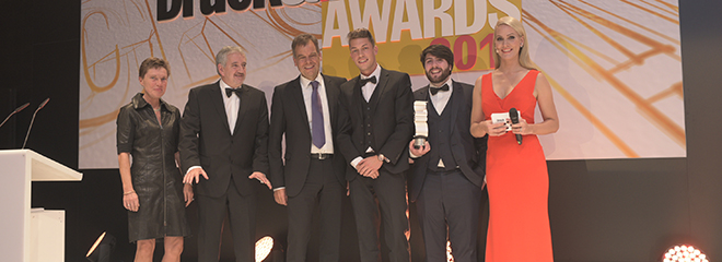 Bettina Haßler (Medien-Versicherung), Prof. Dr. Gunter Hübner, Michael Neugart (Heidelberger Druckmaschinen), Tobias Fehr, Ricardo Martinez und Judith Rakers (von links, Foto: druckawards.de)