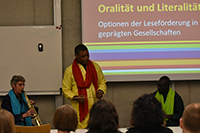 Abschlussveranstaltung: Gruppe Ngowa (Fotos: Stefanie Kastner) Abschlussveranstaltung: Gruppe Ngowa (Fotos: Stefanie Kastner)
