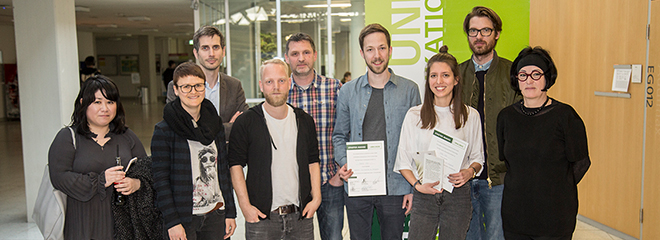 Die Jurymitglieder, Preisträger und das Organisationsteam: May Kato, Silke Hörmann, Andreas Baetzgen, Florian Hubrich, Wolfgang Voggel, Markus Evers, Annika Rupp, Nico Astfalk, Gabriele Kille (von links, Foto: Jörg Rohrbacher) Die Jurymitglieder, Preisträger und das Organisationsteam: May Kato, Silke Hörmann, Andreas Baetzgen, Florian Hubrich, Wolfgang Voggel, Markus Evers, Annika Rupp, Nico Astfalk, Gabriele Kille (von links, Foto: Jörg Rohrbacher)