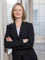 Jenny Hubertus von der Kanzlei "Bartsch Rechtsanwälte Stuttgart" gibt Studenten der HdM Rechtshilfe, Foto: Bartsch Rechtsanwälte Stuttgart Jenny Hubertus von der Kanzlei "Bartsch Rechtsanwälte Stuttgart" gibt Studenten der HdM Rechtshilfe, Foto: Bartsch Rechtsanwälte Stuttgart