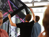 Die Studenten Tim Dieckmann, Aline Müller und Marcus Schreiter enthüllten das "Grenzlicht". Die Studenten Tim Dieckmann, Aline Müller und Marcus Schreiter enthüllten das "Grenzlicht".