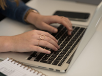 Facebook könnte in Zukunft anhand der Tastaturnutzung Rückschlüsse auf den Gefühlszustand der User ziehen. Facebook könnte in Zukunft anhand der Tastaturnutzung Rückschlüsse auf den Gefühlszustand der User ziehen.