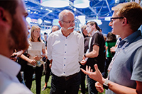Dieter Zetsche mit Florian Rettenmeier (rechts) Dieter Zetsche mit Florian Rettenmeier (rechts)