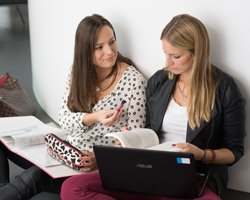 Studenten können durch Nutzung von Rabatten viel Geld sparen. Studenten können durch Nutzung von Rabatten viel Geld sparen.