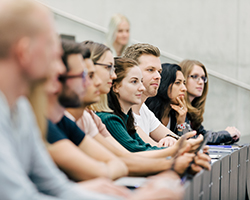 Am 19. März 2018 begrüßt die HdM offiziell die neuen Erstsemesterstudenten.