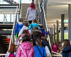 Am Girls'Day an der HdM haben Mädchen die Möglichkeit die technisch ausgerichteten Studiengänge der Hochschule kennen zu lernen. 