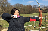 Lisa Lang zielt beim Bogenschießen mittlerweile aus dem Bauch heraus, Foto: privat