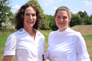 Professor Dr. Susanne Stingel (links) und ihre Mentee Dr. Tamara Wehrstein. 